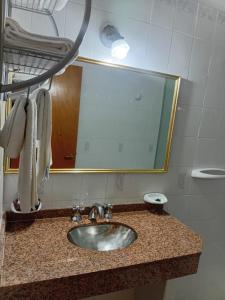 Ένα μπάνιο στο HOTEL CONTINENTAL COSQUIN +23 φωτογραφίες