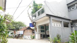 a building with a balcony on top of it at JS Sentul City Syariah in Cibitung