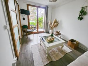 Et opholdsområde på Appartement Chaleureux, Jardin Privé, Centre ville