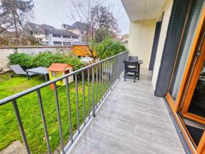 En balkon eller terrasse på Appartement Chaleureux, Jardin Privé, Centre ville