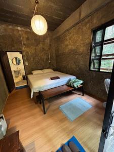 Ένα ή περισσότερα κρεβάτια σε δωμάτιο στο บ้านระเบียงดอยโฮมสเตย์