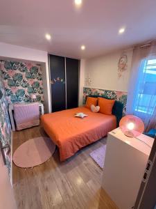 Voodi või voodid majutusasutuse Maison avec Piscine et Jacuzzi Proche des plages toas