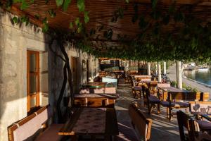 a row of tables and chairs on a patio at Pansion Mali Raj in Goveđari