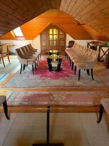 Istumisnurk majutusasutuses Manor House on the Danube Bend