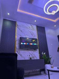 Μια τηλεόραση ή/και κέντρο ψυχαγωγίας στο Ellagreat Homes