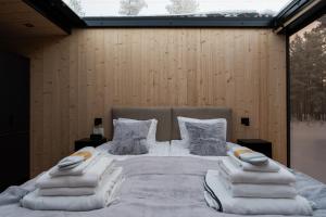 Voodi või voodid majutusasutuse Aurora Igloo Village Ylläs Luna Suite toas