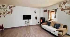 TV a/nebo společenská místnost v ubytování Casa Kristel CIR COMUNALE N 14