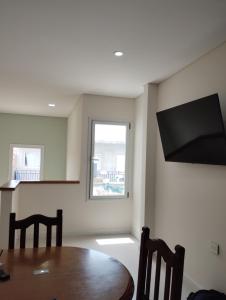 TV a/nebo společenská místnost v ubytování Ezeiza - Apartments Depto F - HASTA 6 PERSONAS