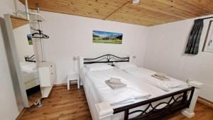 Ένα ή περισσότερα κρεβάτια σε δωμάτιο στο Alpen Chalet Bramberg