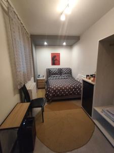 Ένα ή περισσότερα κρεβάτια σε δωμάτιο στο Giorgos studio Trikala