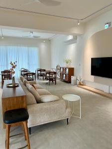 Μια τηλεόραση ή/και κέντρο ψυχαγωγίας στο 靜沐森林