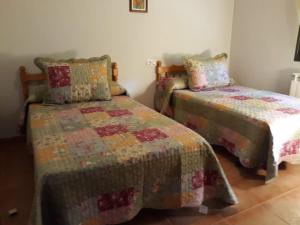 Postel nebo postele na pokoji v ubytování Casa Rural Los Acebos II