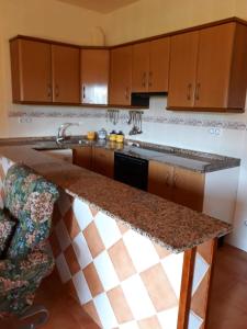 Kuchyň nebo kuchyňský kout v ubytování Casa Rural Los Acebos II