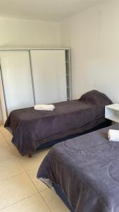 En eller flere senge i et værelse på Cabañas Vista Andes IV + 1 billede