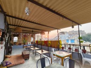 Εστιατόριο ή άλλο μέρος για φαγητό στο Incredible's Hostel & Safari