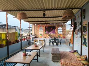 Χώρος καθιστικού στο Incredible's Hostel & Safari