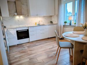 Η κουζίνα ή μικρή κουζίνα στο Stylish & comfortable 3-sleeps apartment near Katrineholm Centre