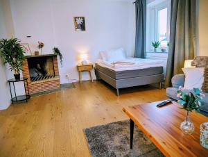 Ένα ή περισσότερα κρεβάτια σε δωμάτιο στο Stylish & comfortable 3-sleeps apartment near Katrineholm Centre