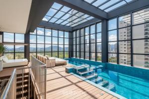 Bassein majutusasutuses Sua estadia exclusiva a poucos passos do Mar em Meia Praia - FFS või selle lähedal