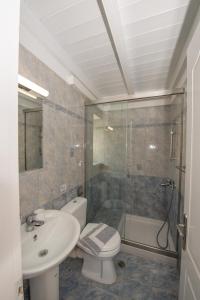 Ένα μπάνιο στο Paola House Agios Stefanos +18 φωτογραφίες