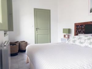 Postel nebo postele na pokoji v ubytování Appartement de caractère centre ancien Arles