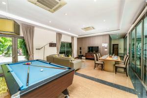 Biliár nebo kulečník v ubytování Villa Navin Premiere Pool Villa