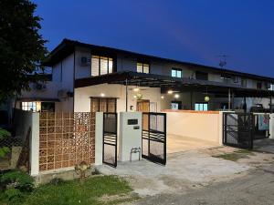 El edificio en el que está la casa vacacional