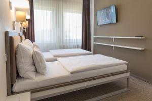 Una cama o camas en una habitación de Airport Hotel - Check-in Nonstop