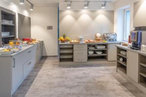 Una cocina o cocineta en Airport Hotel - Check-in Nonstop