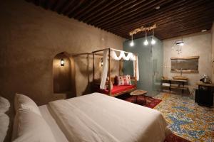 A bed or beds in a room at Beit Al Fateh بيت الفتح