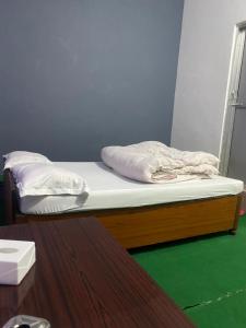 Postel nebo postele na pokoji v ubytování Hotel Bajhang