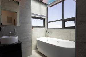 Vannituba majutusasutuses 冉冉七星潭海景民宿 +118 fotot