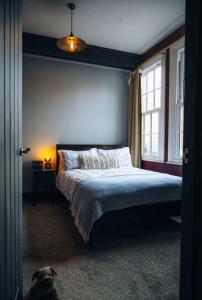 En eller flere senge i et værelse på The Bolt Hole