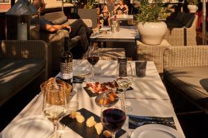 Đồ ăn tại/gần khách sạn +76 ảnh