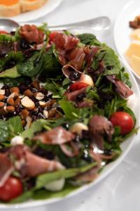 een salade op een wit bord op een tafel bij Sn family in Radekhov +1 foto