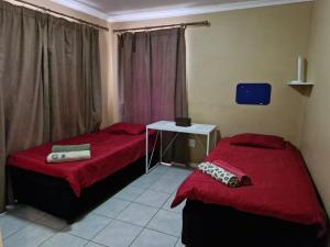 Postel nebo postele na pokoji v ubytování Arkhon Villa