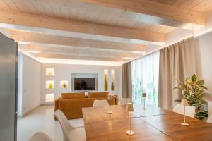 a living room with a wooden ceiling and a table at Italian Experience-La Casa di Campagna in Molino di Carassai