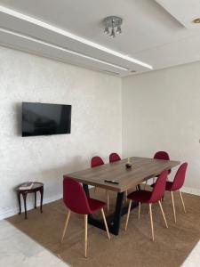 Μια τηλεόραση ή/και κέντρο ψυχαγωγίας στο Le cosy du champs de course