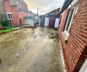 El edificio en el que está la casa vacacional