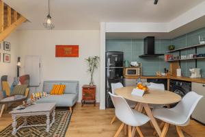a kitchen and living room with a table and chairs at NEW! Charming Palmela Retreat near Arrábida&Castle in Palmela