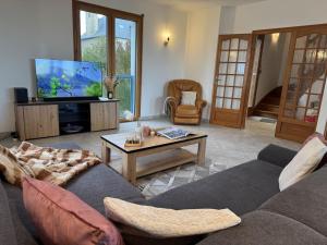 TV a/nebo společenská místnost v ubytování Holiday Home Brise Marine by Interhome