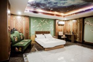 Voodi või voodid majutusasutuse Underskies Spa and Hotel toas +121 fotot