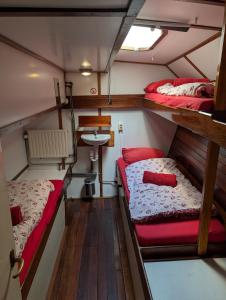 En eller flere senge i et værelse på Zeilschip Marie Galante