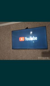 Μια τηλεόραση ή/και κέντρο ψυχαγωγίας στο Ауельбекова 53