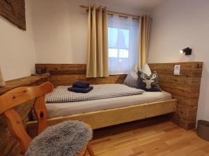 Ένα ή περισσότερα κρεβάτια σε δωμάτιο στο Panoramahof Gupf