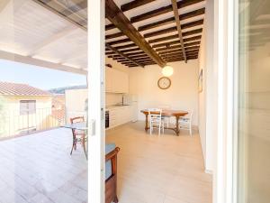 a kitchen and dining room with a table and a dining room at La Dimora di Bagnaja - HelloElba in Bagnaia