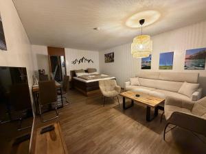 Μια τηλεόραση ή/και κέντρο ψυχαγωγίας στο Modern eingerichtete Ferienwohnung Traumtagerl ruhig, zentral, ideal für Familien & Paare