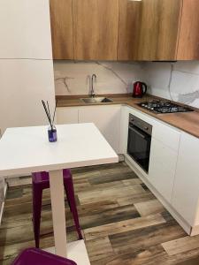 Nhà bếp/bếp nhỏ tại Mini white Apartment