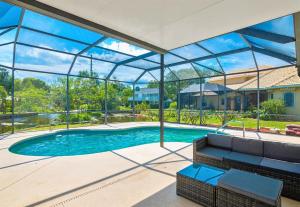 Бассейн в Indian River Tranquil Waterfront Retreat или поблизости