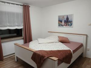 Ένα ή περισσότερα κρεβάτια σε δωμάτιο στο Ferienwohnung Waldwinkel